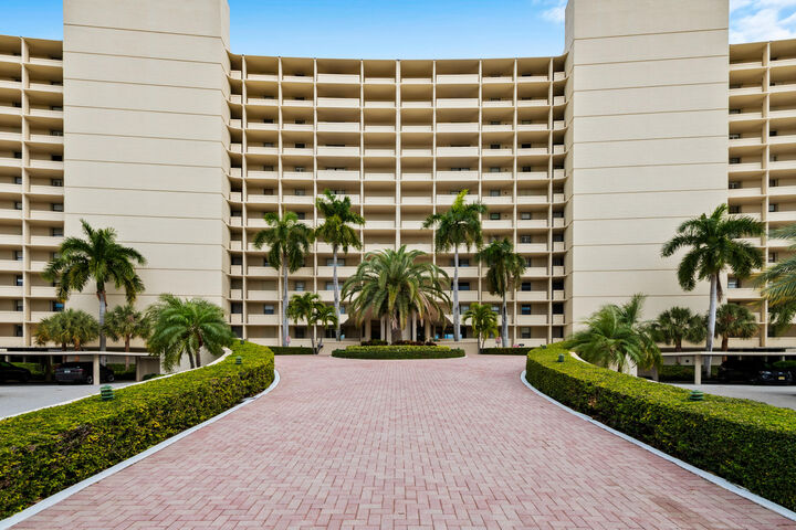 Property Photo:  134 Lakeshore Drive 814  FL 33408 