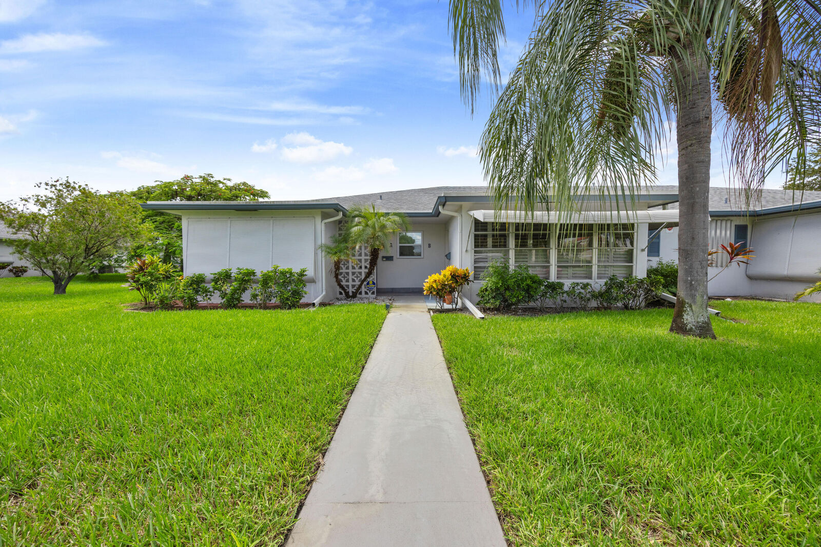 Property Photo:  1082 North Drive B  FL 33445 