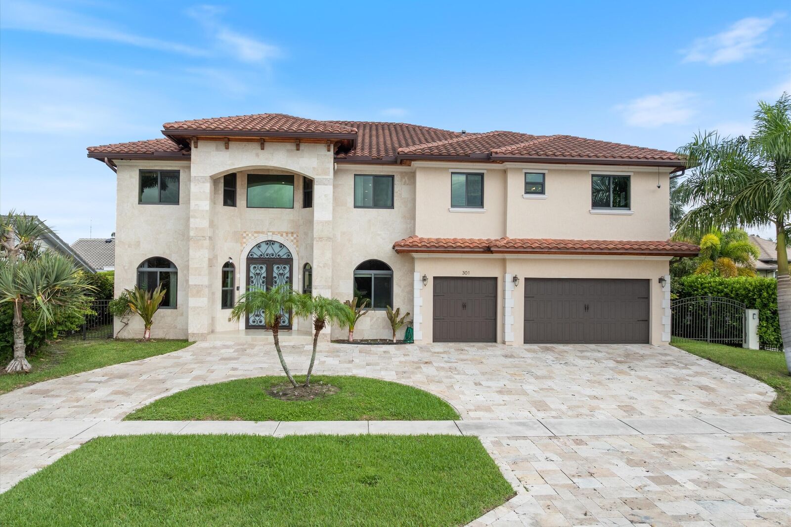 Property Photo:  301 Sandalwood Lane  FL 33487 