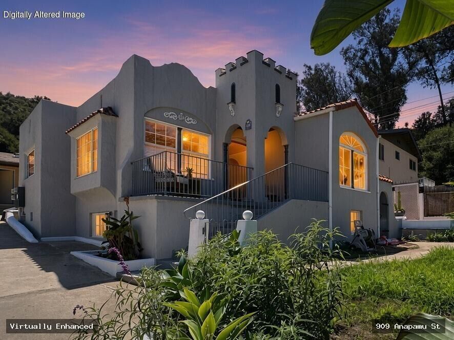 Property Photo:  909 W Anapamu Street  CA 93101 