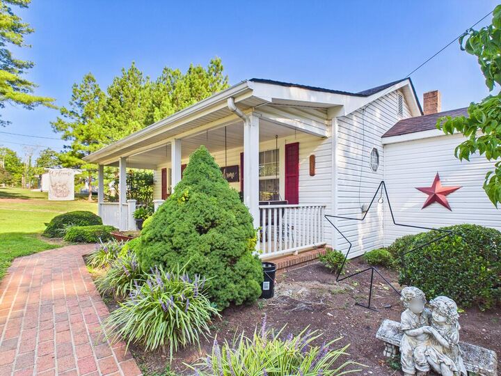Property Photo:  471 Main St  VA 23936 