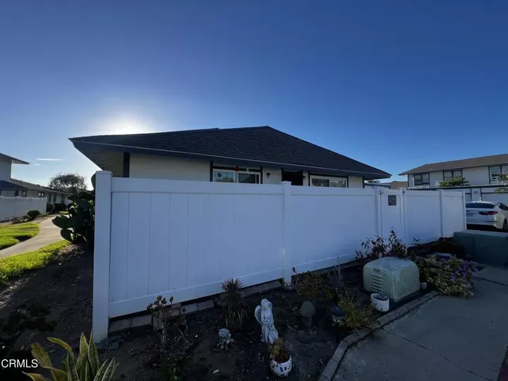 Property Photo:  1237 Miramar Walk  CA 93035 