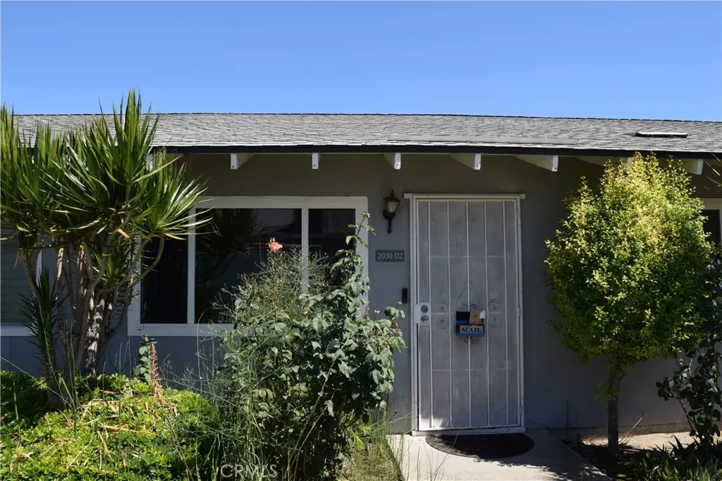 Property Photo:  2030 E Santa Clara D2  CA 92705 