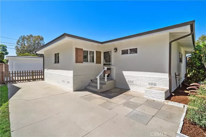 Property Photo:  2929 N Studebaker  CA 90815 