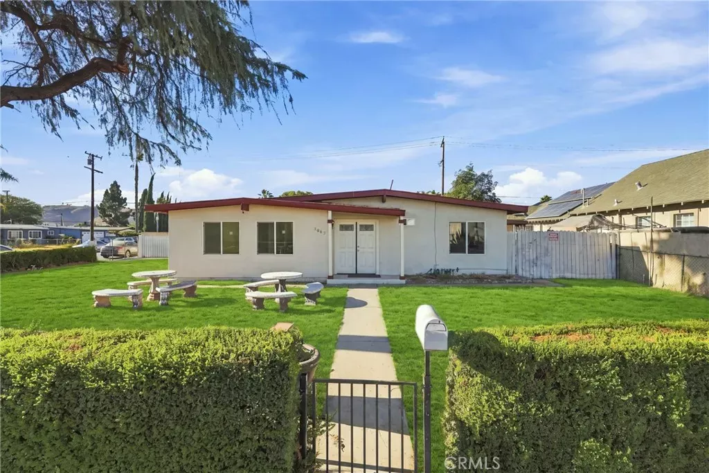 Property Photo:  2065 W Orange Grove  CA 91768 