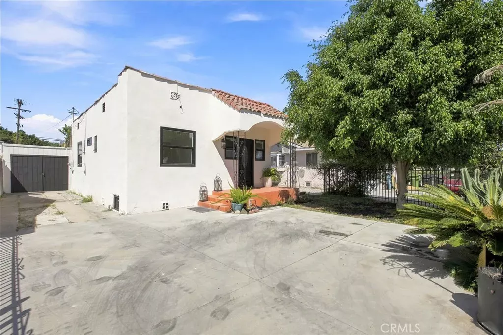Property Photo:  123 E 108th  CA 90061 