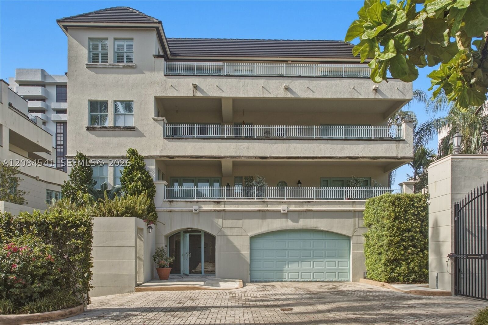 Property Photo: 2600 Segovia St 703 FL 33134