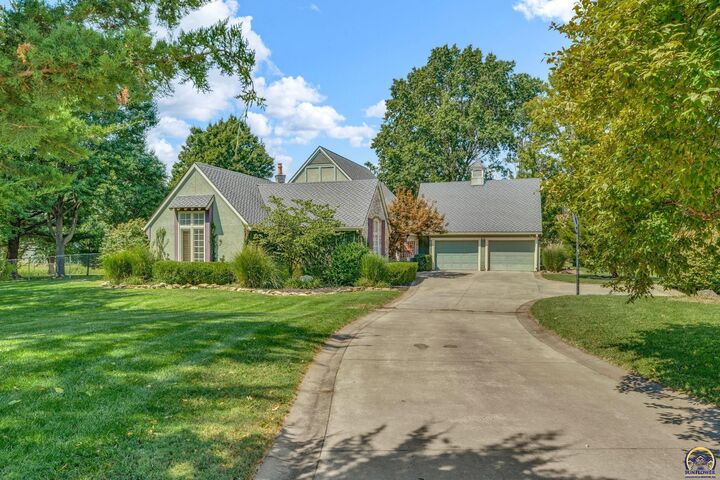 Property Photo:  615 W Willow Ln  KS 66067 