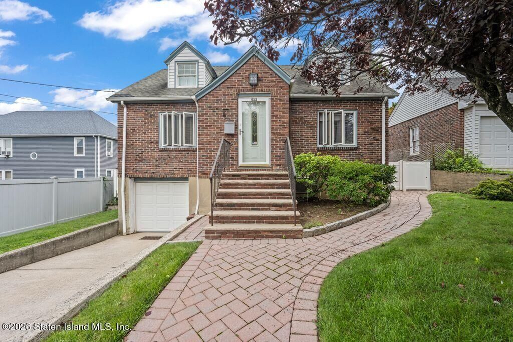 Property Photo:  433 Sheffield Street  NY 10310 