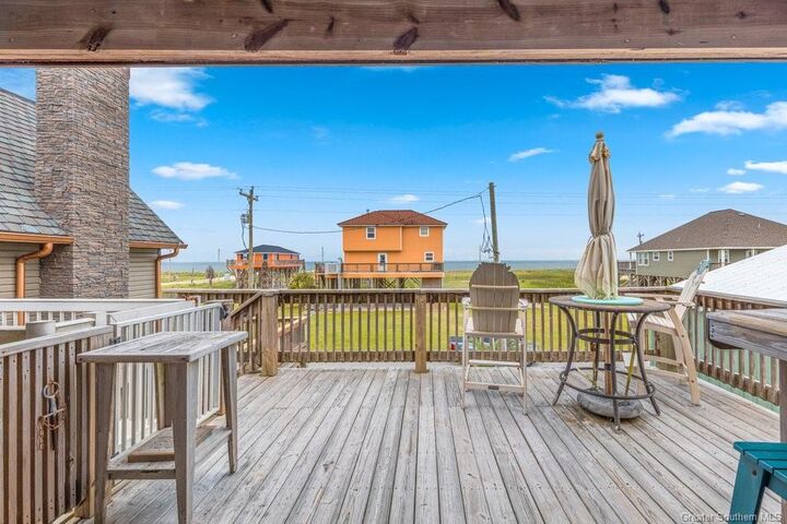 Property Photo: 2314 Teal Street LA 70631