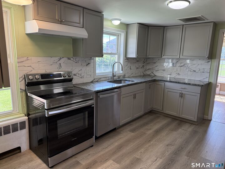 Property Photo:  618 Willard Avenue  CT 06111 
