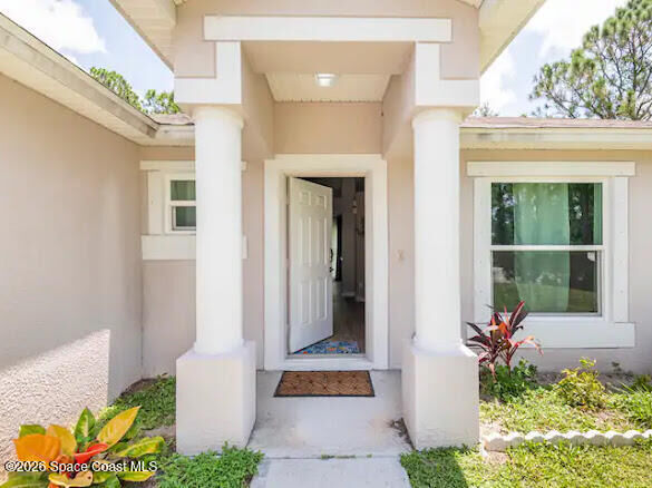 Property Photo: 2471 Quincy Avenue SE FL 32909