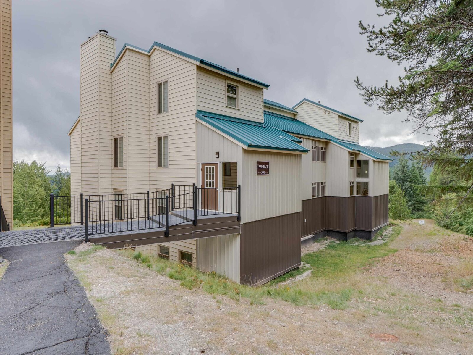 Property Photo:  28600 N Mt Spokane Park Dr 302 Tamarac  WA 99021-8747 