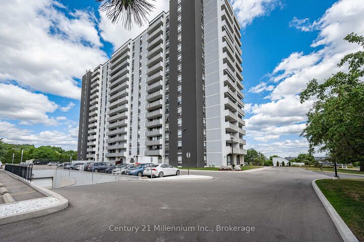 Property Photo: 2055 Upper Middle Road 1605 ON L7P 3P4