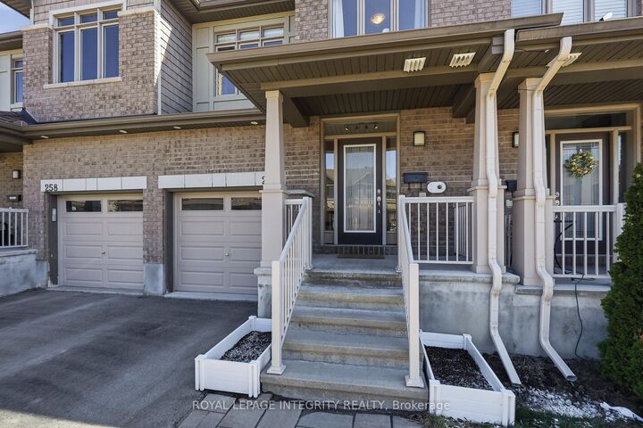 Property Photo:  256 Gossamer Street  ON K1W 0B2 