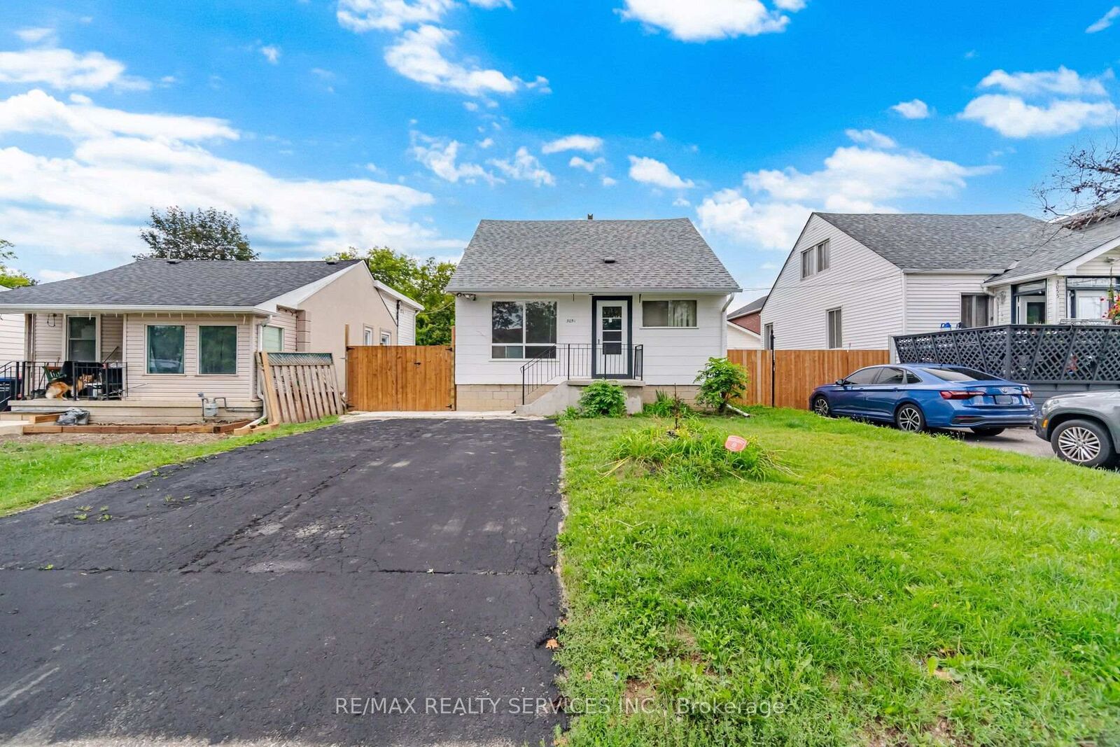 Property Photo:  3051 Churchill Avenue  ON L4T 1R4 