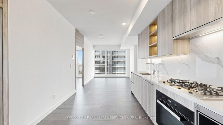 Property Photo:  18 Esther Shiner Boulevard 1711  ON M2K 0J7 
