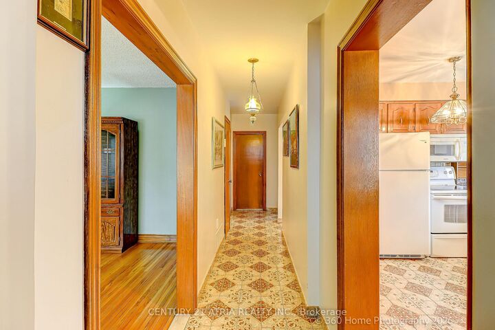 Property Photo:  23 Tumpane Street  ON M3M 1L5 