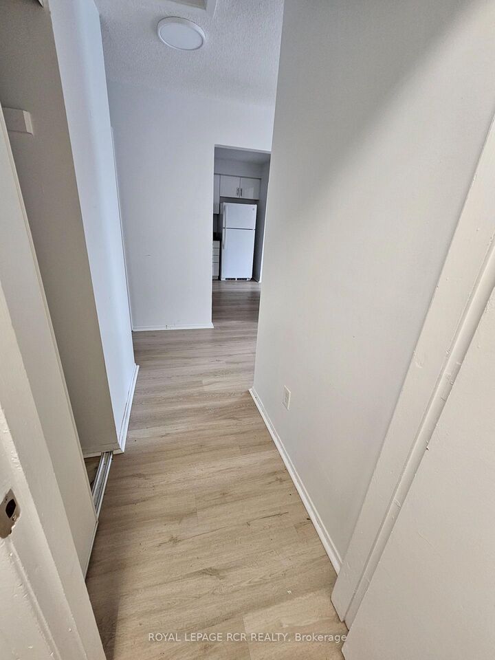Property Photo:  2 Orchard Heights Boulevard 202  ON L4G 3W3 