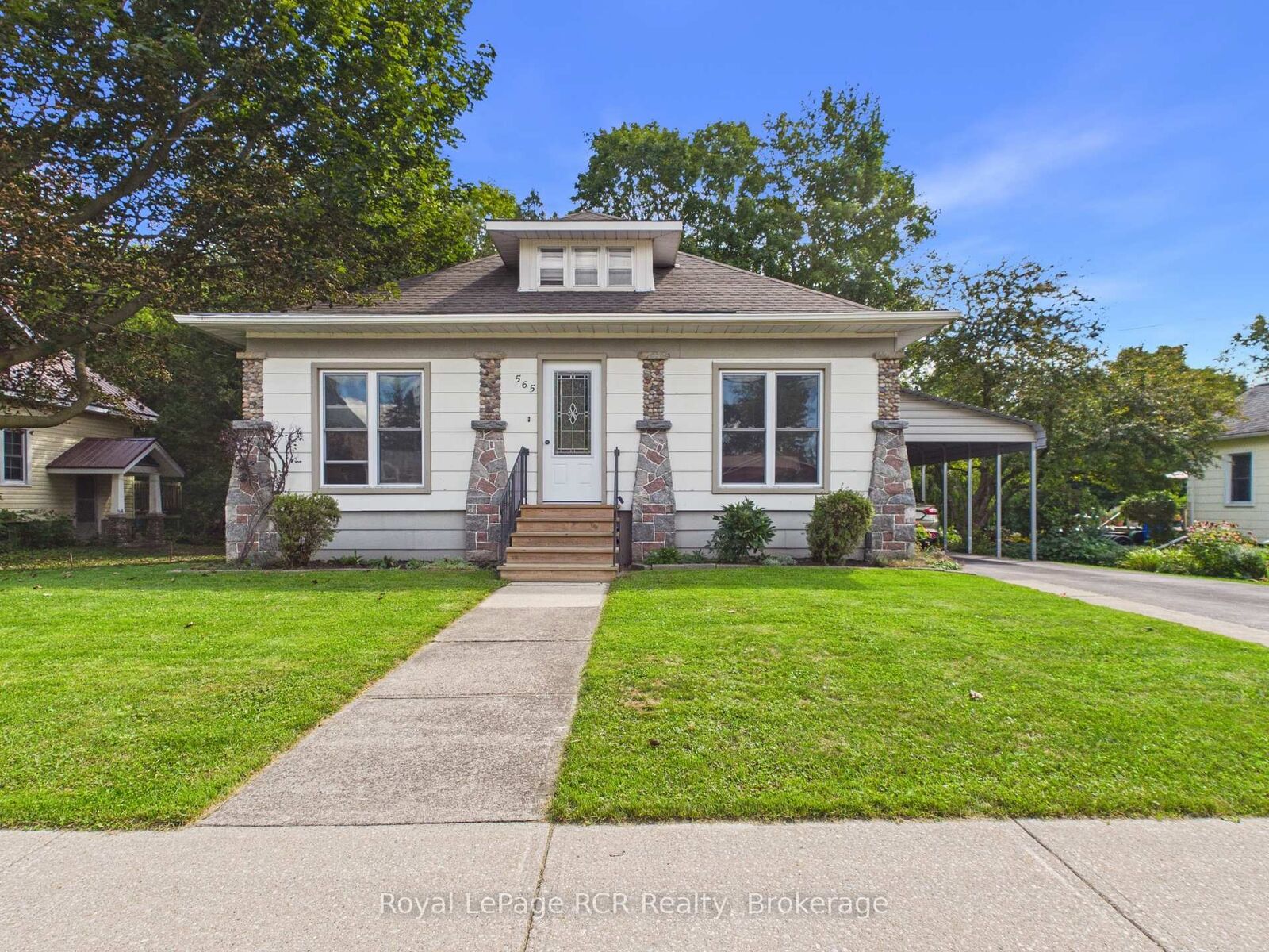 Property Photo: 565 Havelock Street ON N0G 2H0