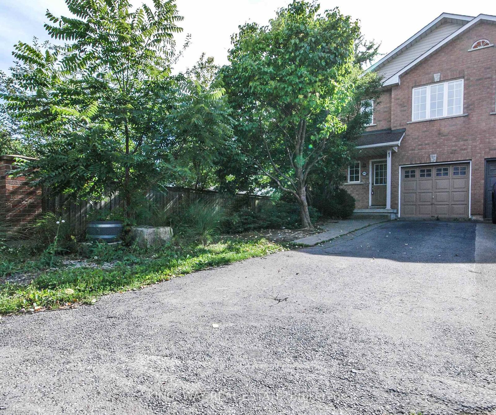 Property Photo:  610 Angela Court  ON L7L 7A4 