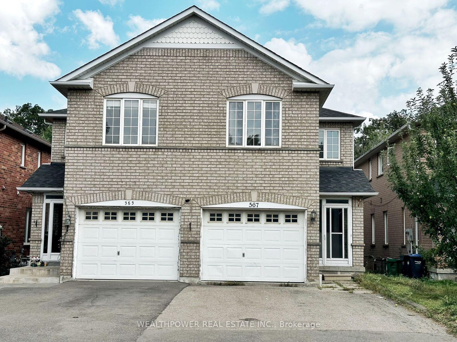 Property Photo:  567 Summer Park Crescent  ON L5B 4E9 