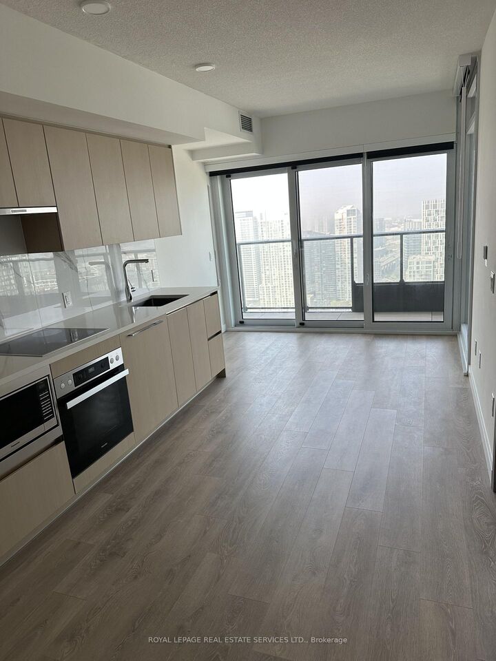 Property Photo:  3 Concord Cityplace Way 4615 B  ON M5V 0X4 
