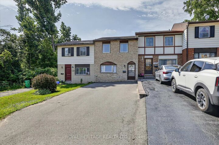 Property Photo:  1621 Applewood Crescent  ON K9K 1N3 