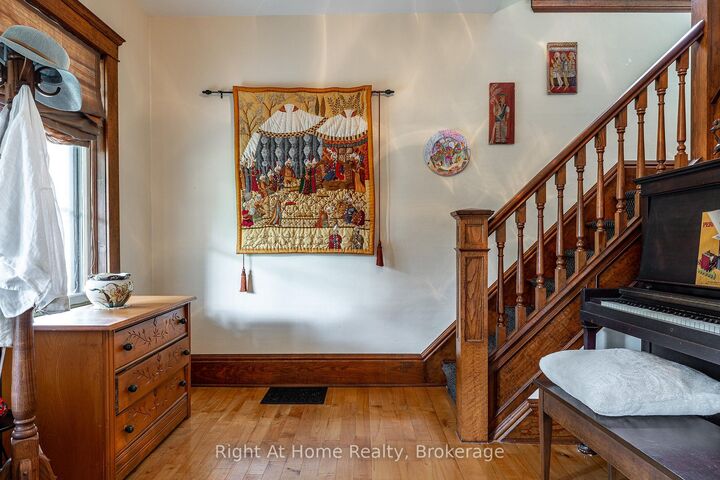 Property Photo:  142 Elizabeth Street  ON N5A 4Z3 