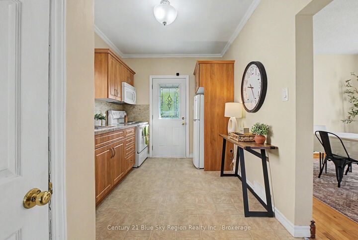 Property Photo:  496 First Avenue E  ON P1B 1K3 