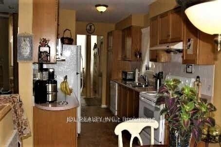 Property Photo:  215 Shirley Drive  ON L4S 1T4 