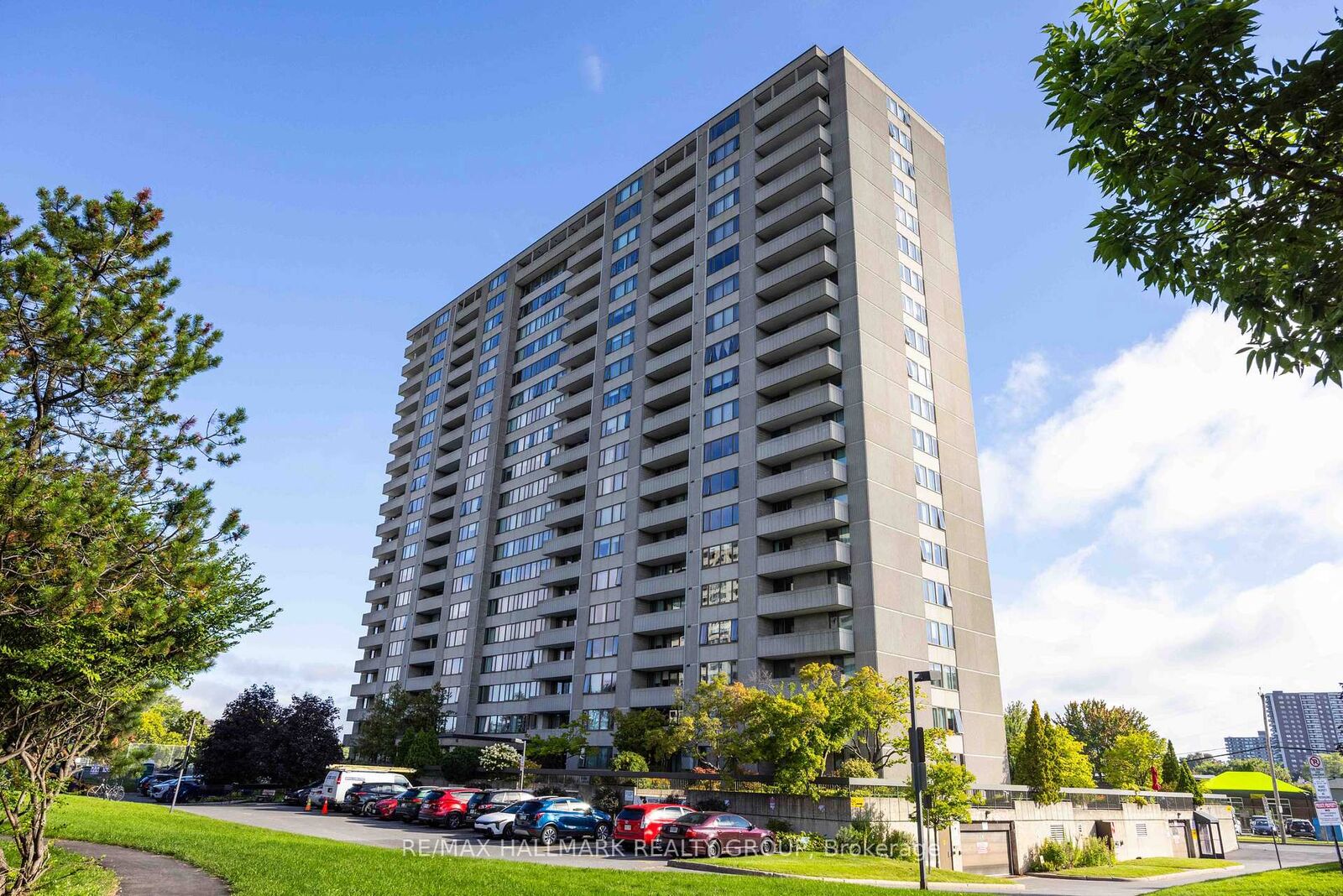Property Photo: 2625 Regina Street 1706 ON K2B 5W8