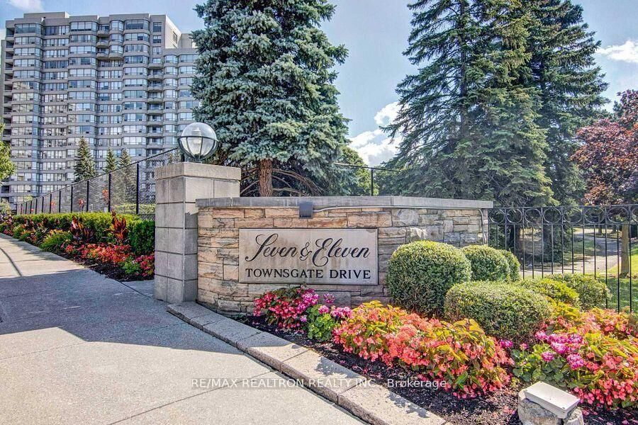Property Photo: 7 Townsgate Drive 810 ON L4J 7Z9