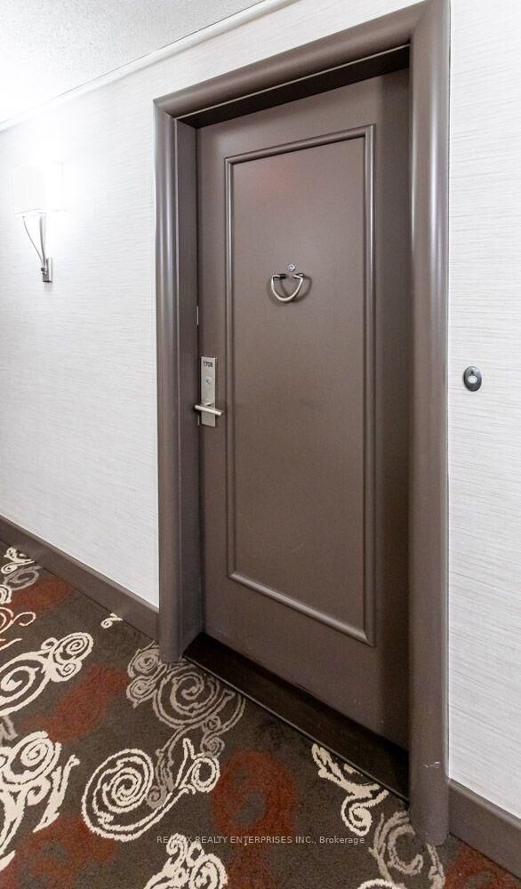 Property Photo:  1400 Dixie Road 1708  ON L5E 3E1 