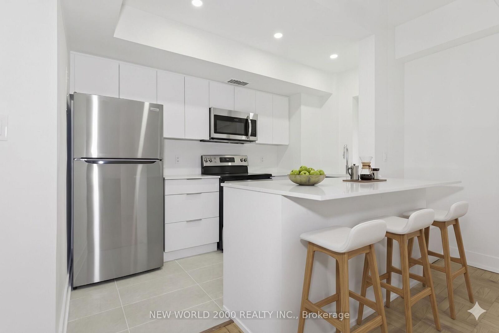 Property Photo:  110 St Clair Avenue W 206  ON M4V 1N4 