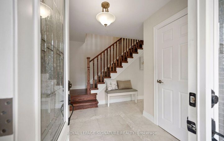 Property Photo:  1892 Beechknoll Avenue  ON L4W 2G3 