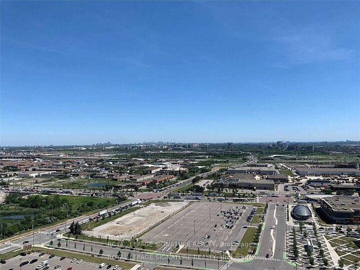 Property Photo:  950 Portage Parkway 3209  ON L4K 0J7 