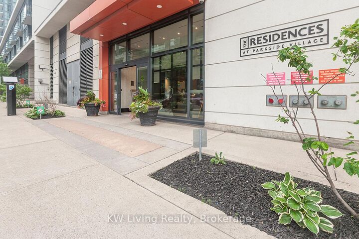 Property Photo:  4065 Brickstone Mews 1502  ON L5B 0G3 