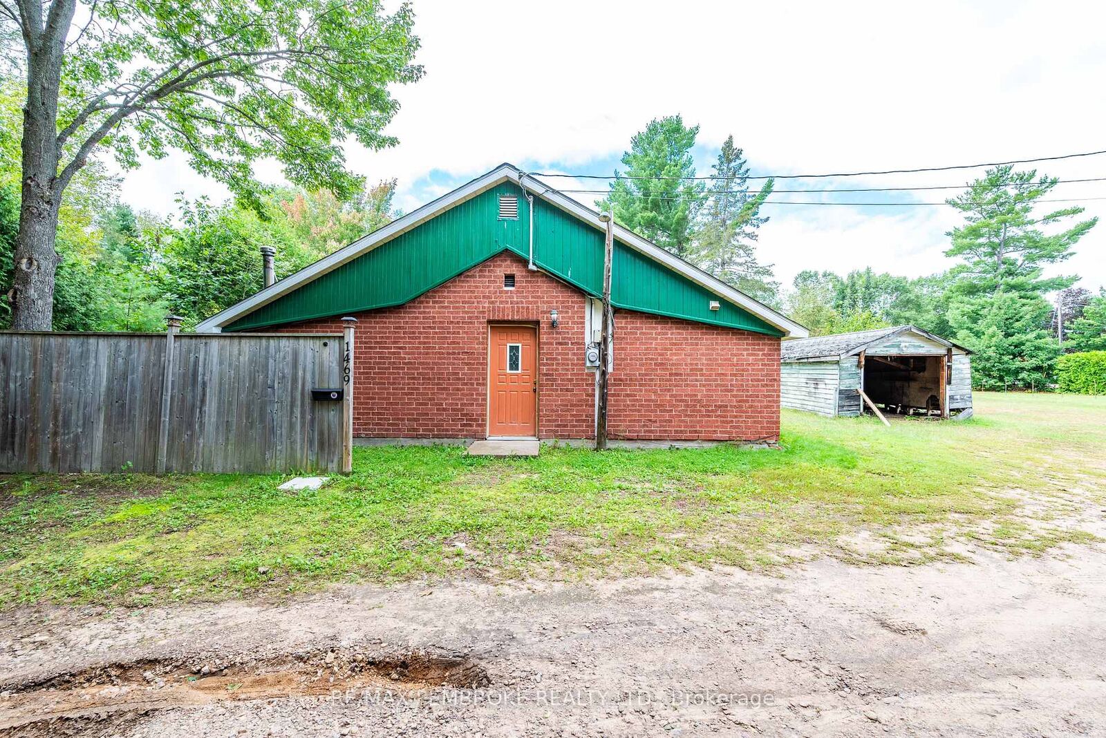 Property Photo:  1469 Victoria Street  ON K8H 2G2 