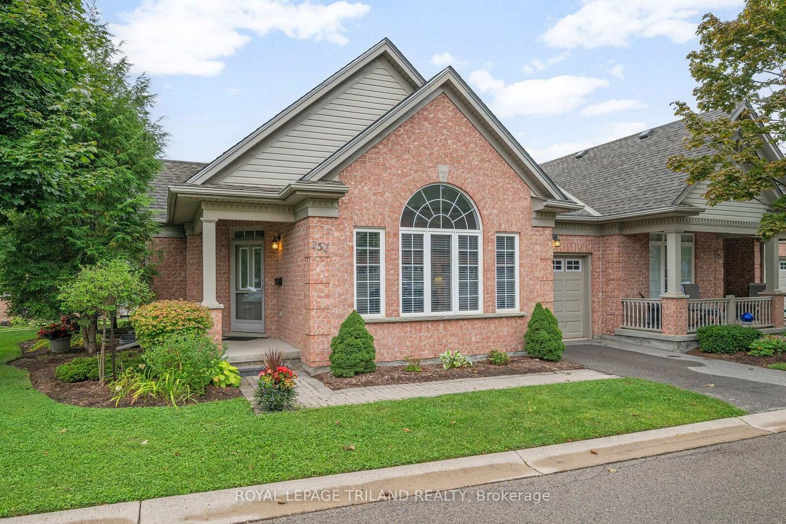 Property Photo:  2025 Meadowgate Boulevard 252  ON N6M 1K9 