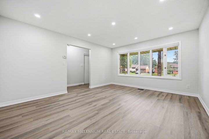 Property Photo:  867 Wellington Street  ON N7T 1J4 