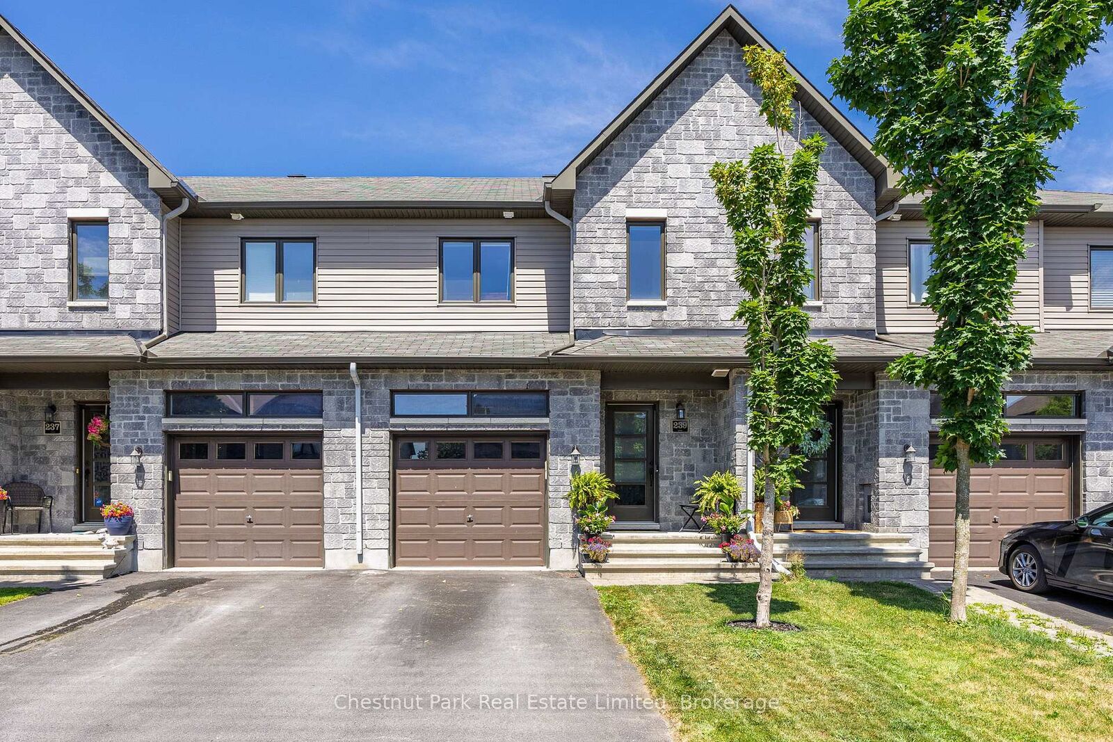 Property Photo:  239 King Street  ON K7C 0G9 