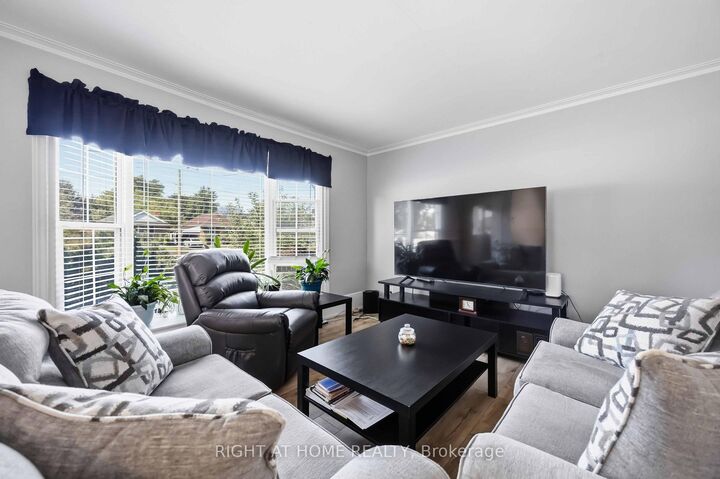 Property Photo:  1351 Warden Avenue  ON M1R 2R9 