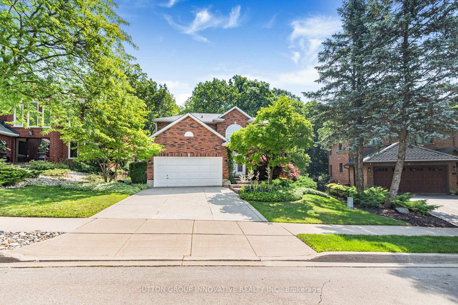 Property Photo:  59 Renata Court  ON L9H 6X2 