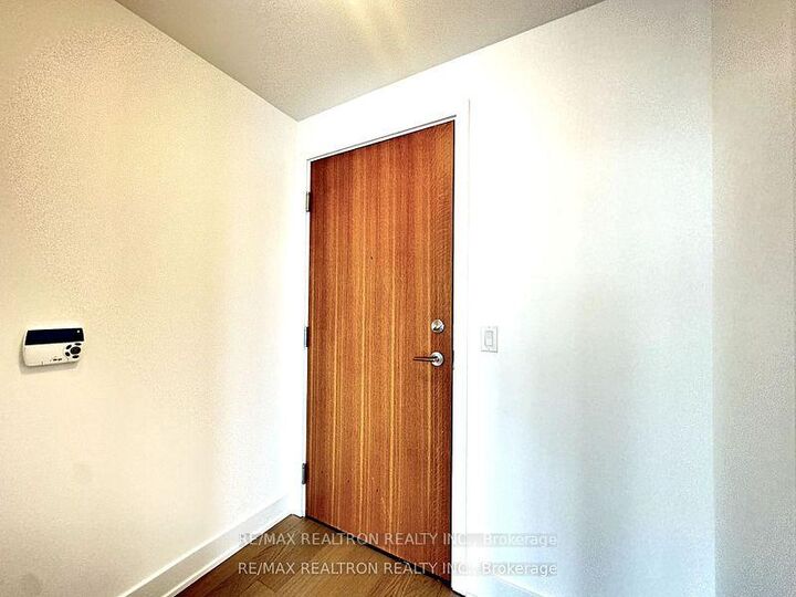 Property Photo:  30 Shore Breeze Drive 5202  ON M8V 1J0 