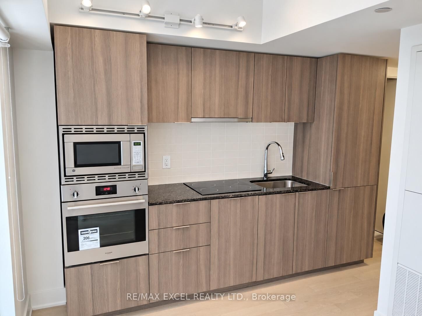Property Photo:  955 Bay Street 328  ON M5S 0C6 