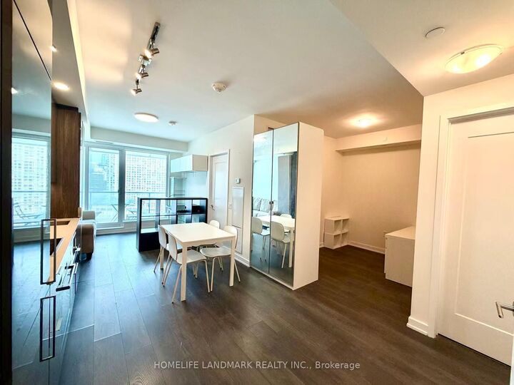 Property Photo:  28 Freeland Street 1205  ON M5E 0E3 