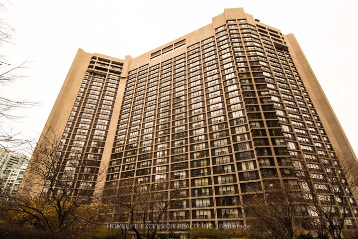 Property Photo:  33 Harbour Square 3227  ON M5J 2G2 
