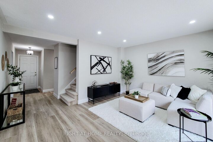 Property Photo:  3574 Autumnleaf Crescent  ON L5L 1K5 