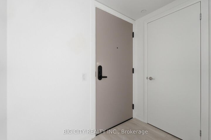 Property Photo:  25 Frederick Todd Way 1910  ON M4G 0C6 